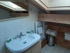 appartement-aurore-lac-sevrir-8pers-chambre-sdb-02